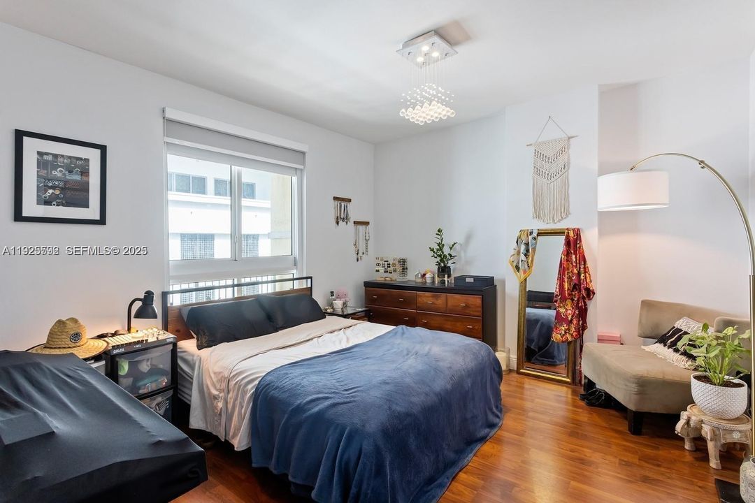 For Rent: $2,400 (1 beds, 1 baths, 759 Square Feet)