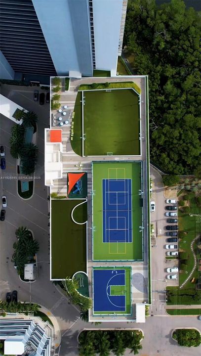 出租: $9,500 (4 贝兹, 4 浴室, 0 平方英尺)