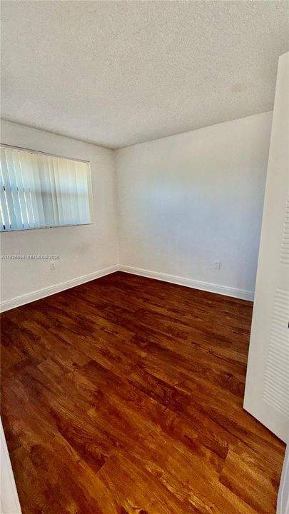 For Rent: $2,400 (3 beds, 2 baths, 1216 Square Feet)
