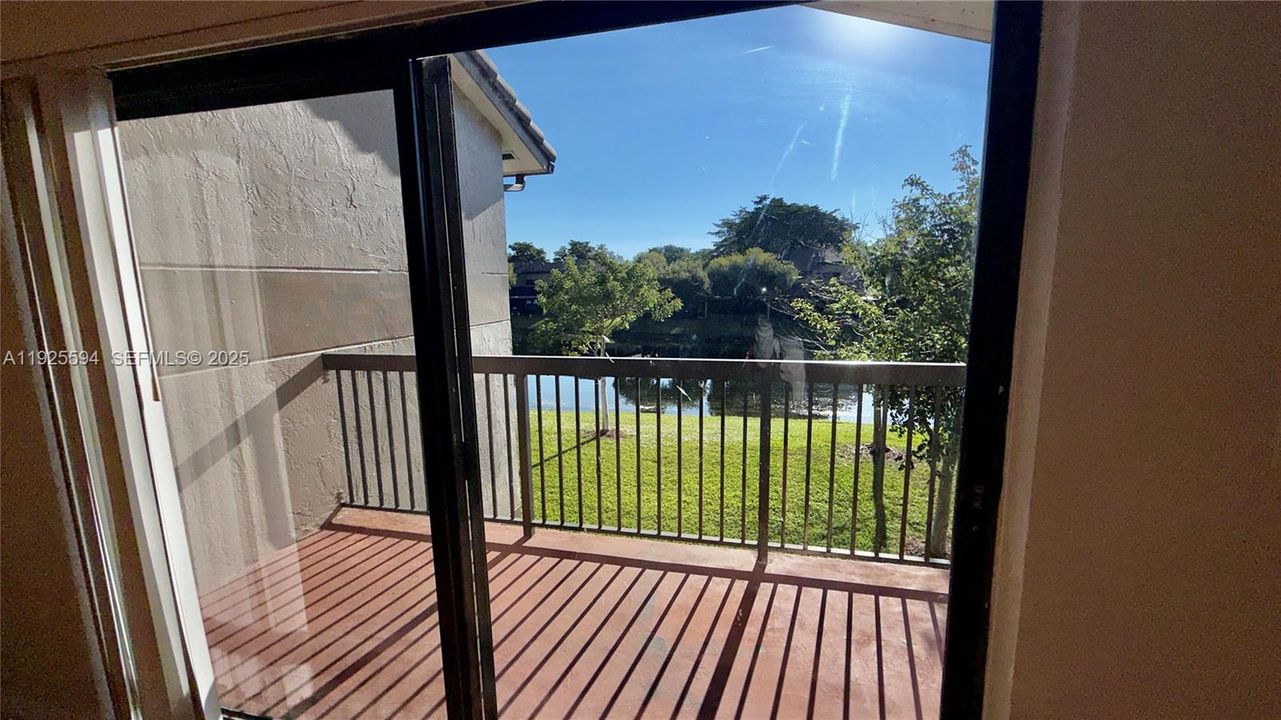 For Rent: $2,400 (3 beds, 2 baths, 1216 Square Feet)