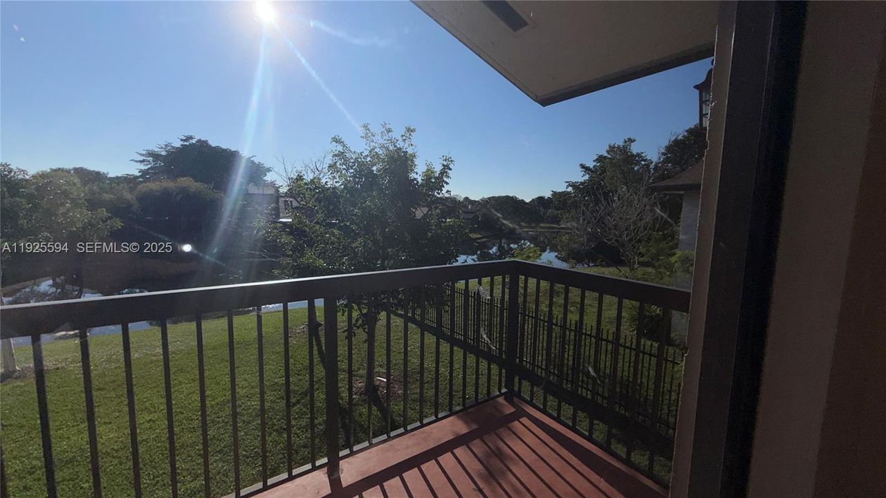 For Rent: $2,400 (3 beds, 2 baths, 1216 Square Feet)