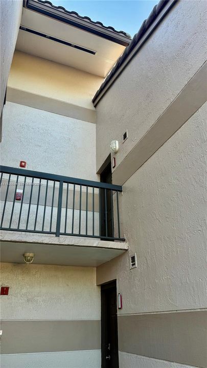 For Rent: $2,400 (3 beds, 2 baths, 1216 Square Feet)