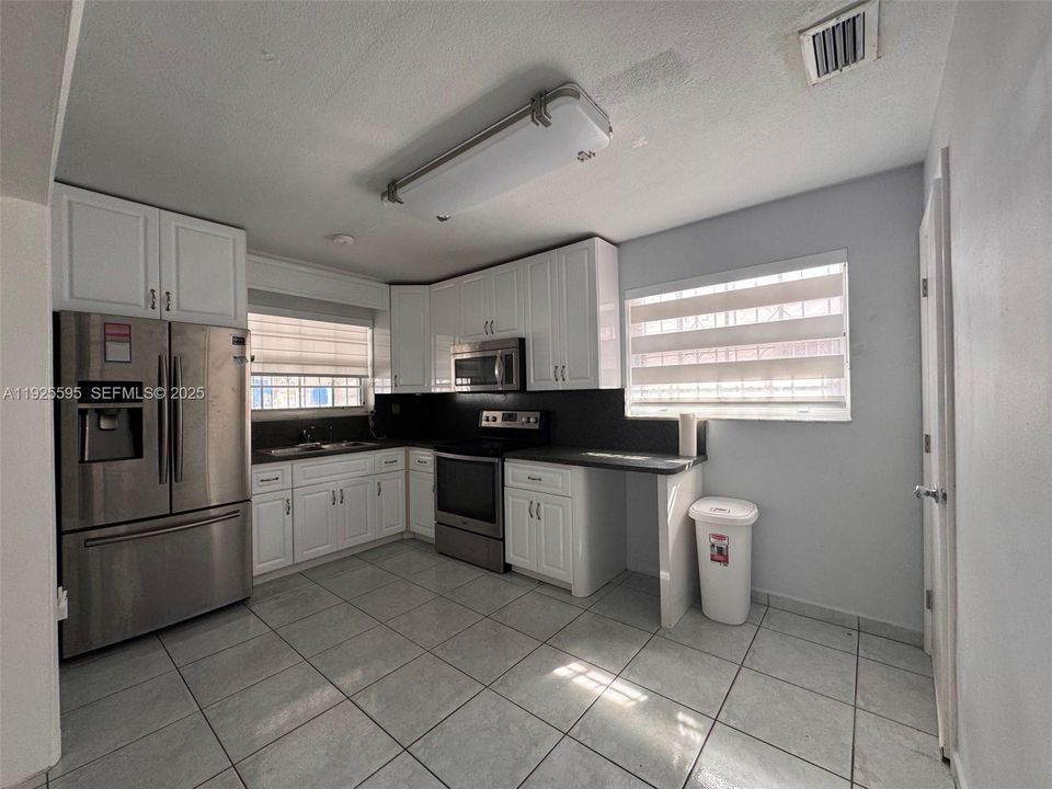 For Rent: $3,000 (3 beds, 2 baths, 2480 Square Feet)