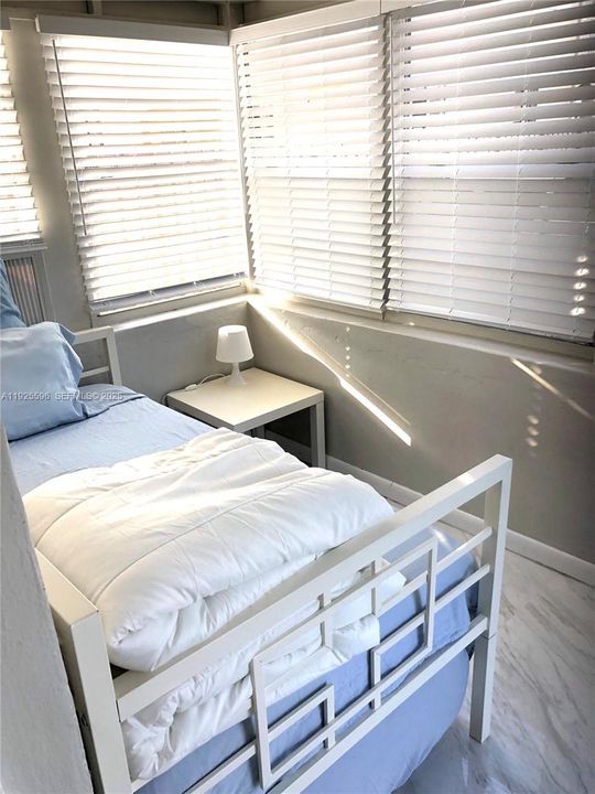 For Rent: $1,999 (2 beds, 1 baths, 1524 Square Feet)