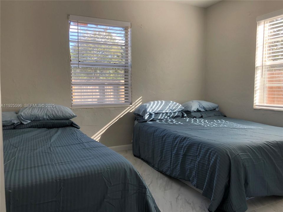 For Rent: $1,999 (2 beds, 1 baths, 1524 Square Feet)