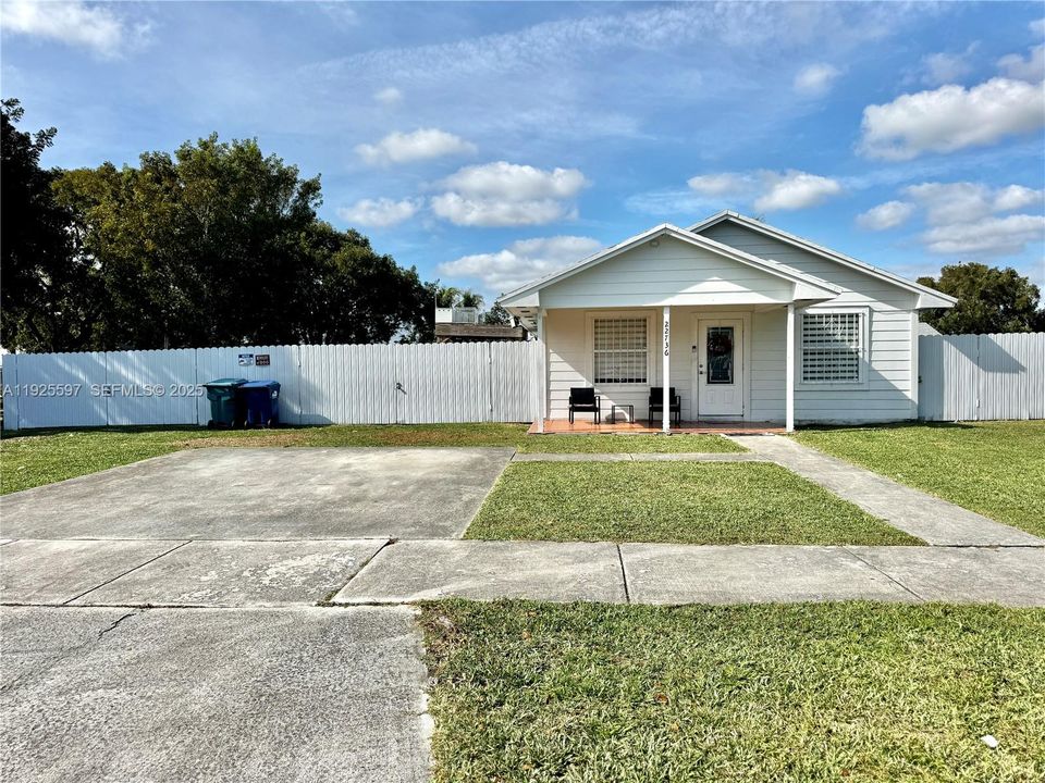 For Sale: $448,900 (3 beds, 1 baths, 1050 Square Feet)