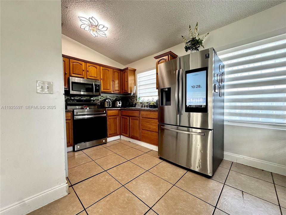 For Sale: $448,900 (3 beds, 1 baths, 1050 Square Feet)