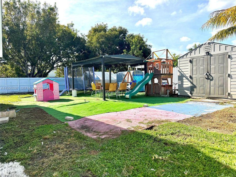 For Sale: $448,900 (3 beds, 1 baths, 1050 Square Feet)