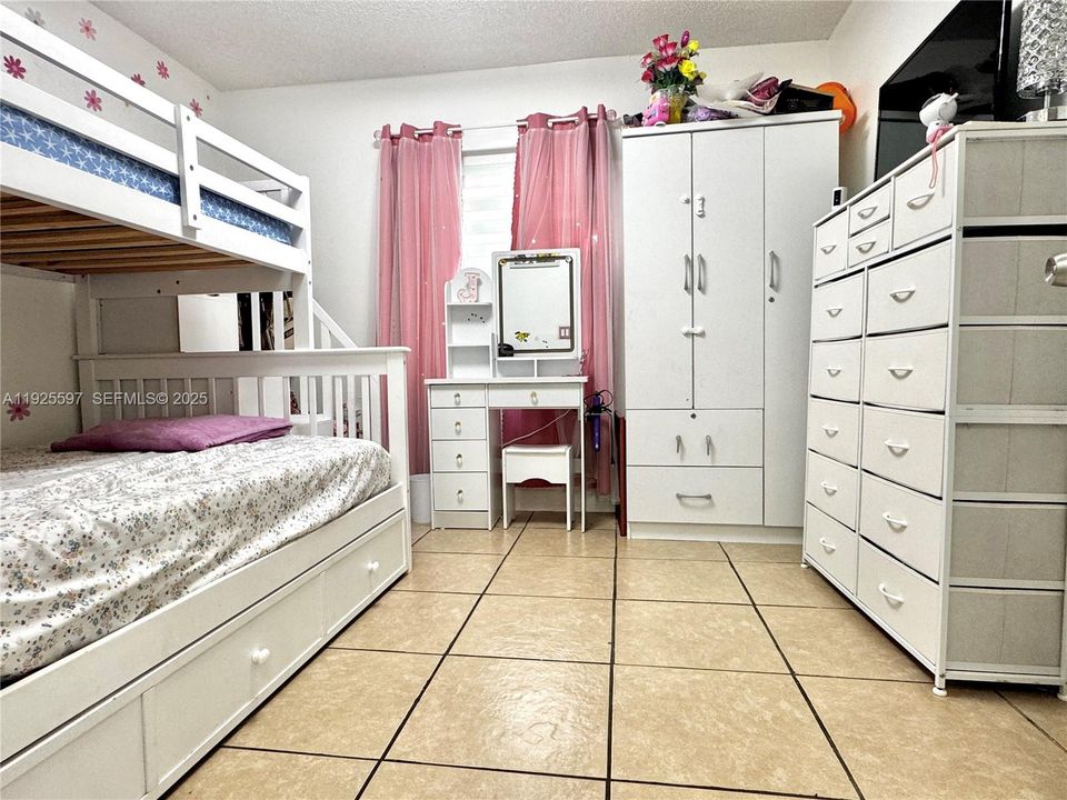 For Sale: $448,900 (3 beds, 1 baths, 1050 Square Feet)