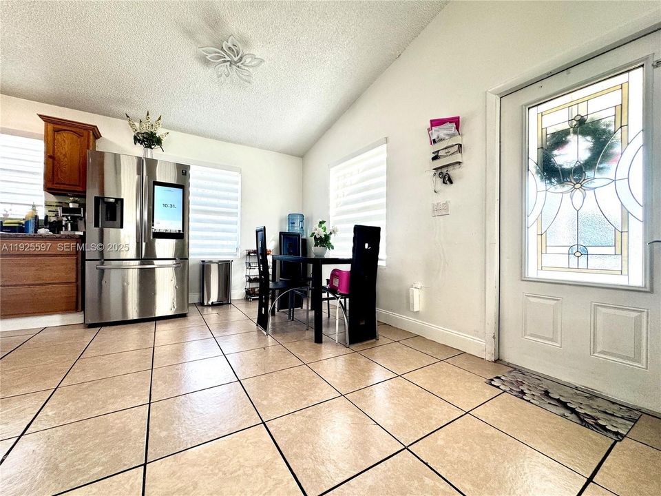 For Sale: $448,900 (3 beds, 1 baths, 1050 Square Feet)
