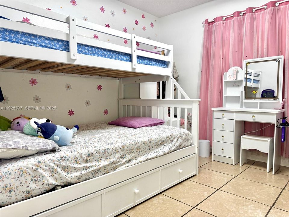 For Sale: $448,900 (3 beds, 1 baths, 1050 Square Feet)