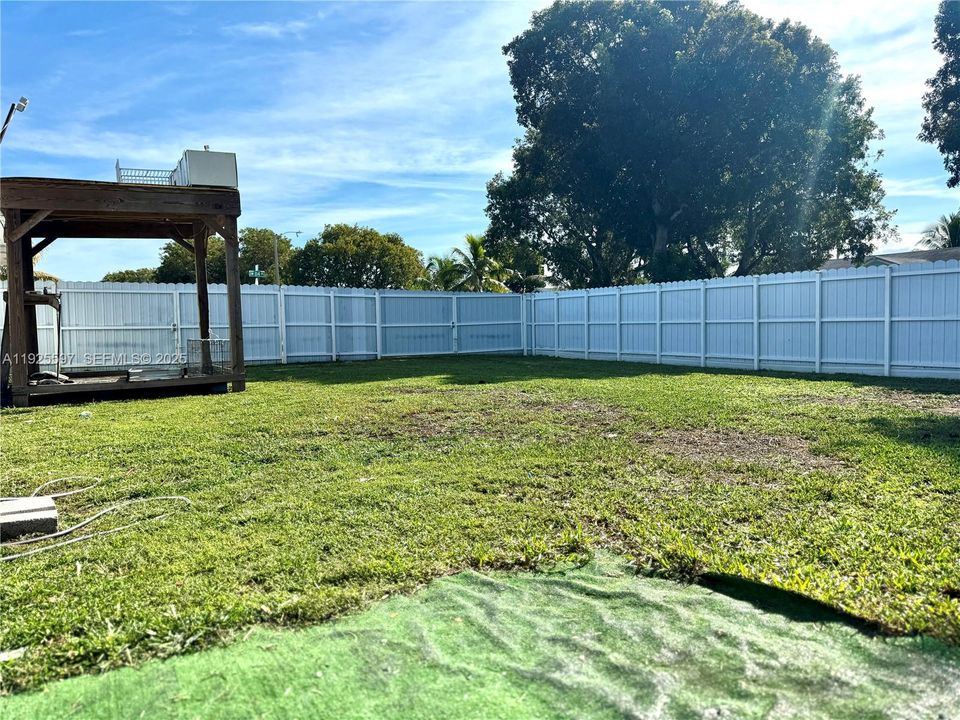 For Sale: $448,900 (3 beds, 1 baths, 1050 Square Feet)