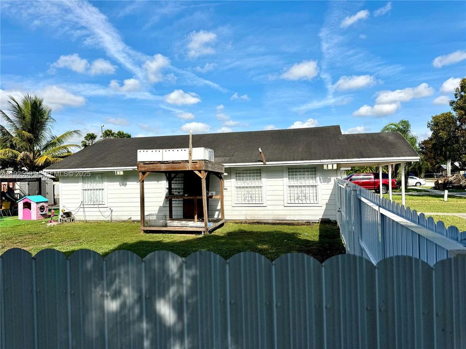 For Sale: $448,900 (3 beds, 1 baths, 1050 Square Feet)