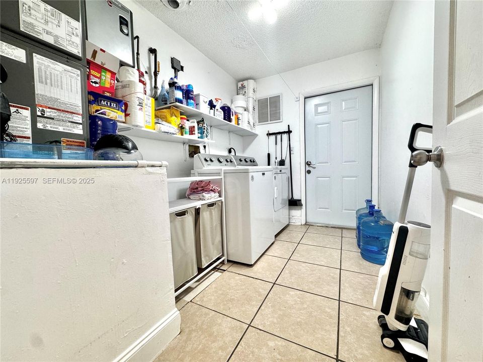 For Sale: $448,900 (3 beds, 1 baths, 1050 Square Feet)