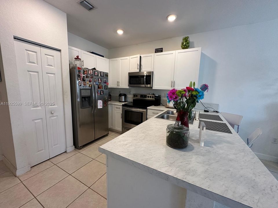 На продажу: $467,000 (3 спален, 2 ванн, 1694 Квадратных фут)