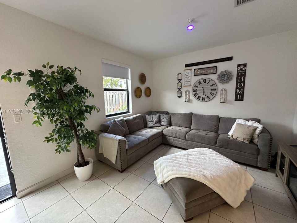 На продажу: $467,000 (3 спален, 2 ванн, 1694 Квадратных фут)