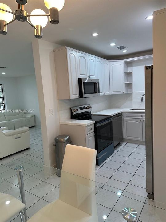 В аренду: $5,200 (3 спален, 2 ванн, 1452 Квадратных фут)