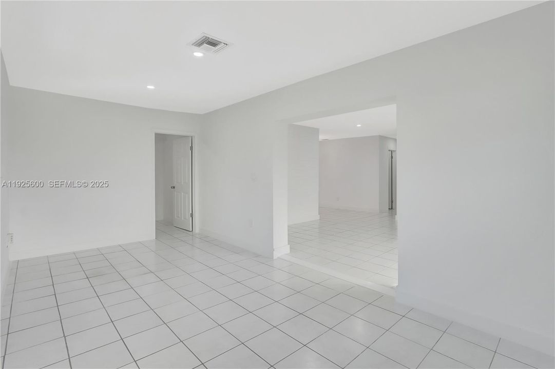 出租: $5,200 (3 贝兹, 2 浴室, 1452 平方英尺)