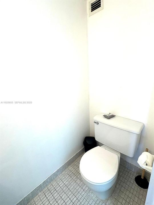 En Venta: $218,000 (1 camas, 1 baños, 915 Pies cuadrados)