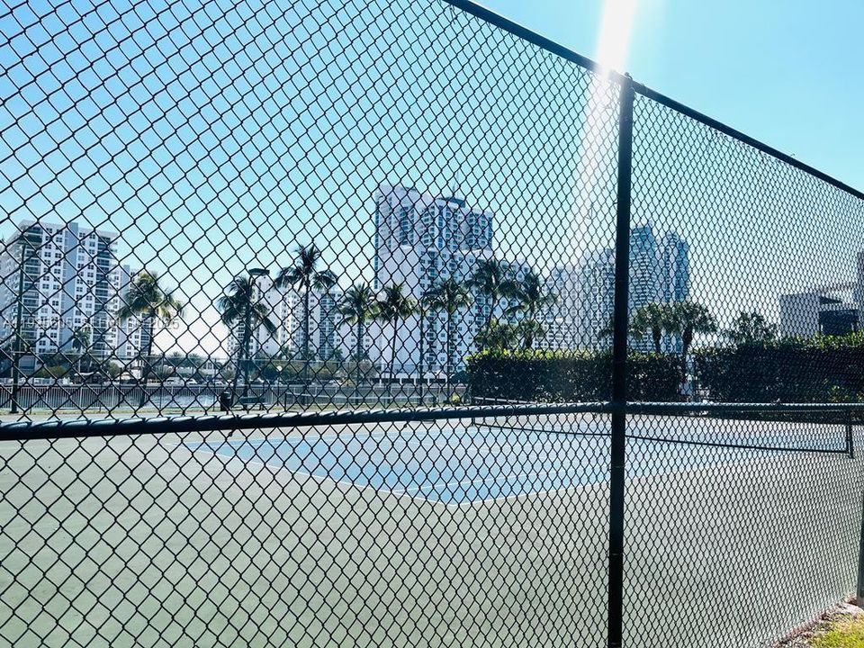 En Venta: $218,000 (1 camas, 1 baños, 915 Pies cuadrados)