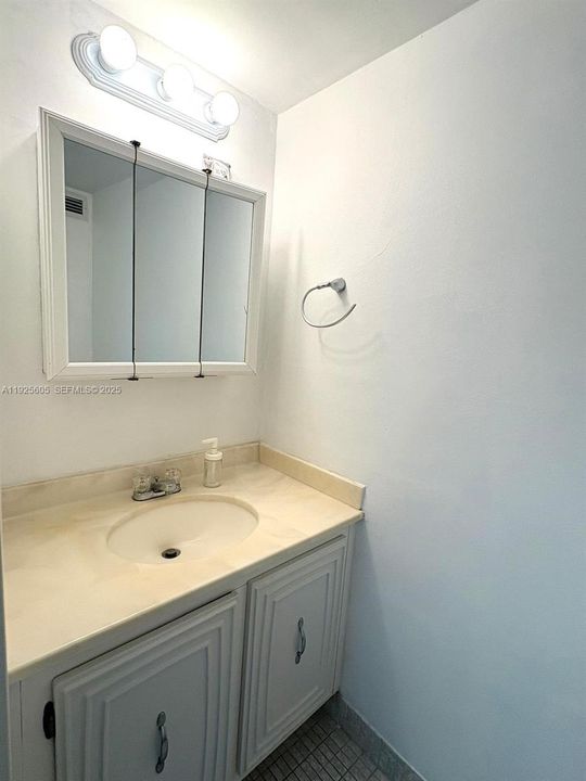 En Venta: $218,000 (1 camas, 1 baños, 915 Pies cuadrados)