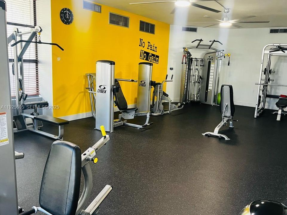 En Venta: $218,000 (1 camas, 1 baños, 915 Pies cuadrados)