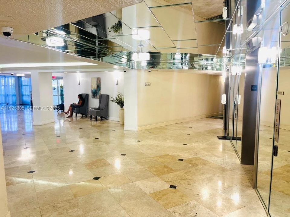 En Venta: $218,000 (1 camas, 1 baños, 915 Pies cuadrados)