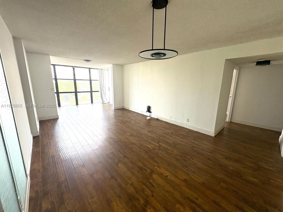 En Venta: $218,000 (1 camas, 1 baños, 915 Pies cuadrados)