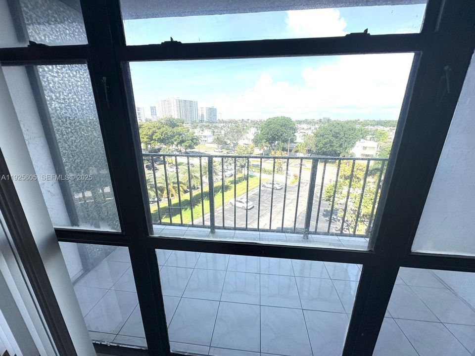 En Venta: $218,000 (1 camas, 1 baños, 915 Pies cuadrados)