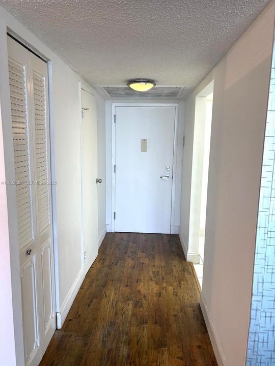 En Venta: $218,000 (1 camas, 1 baños, 915 Pies cuadrados)