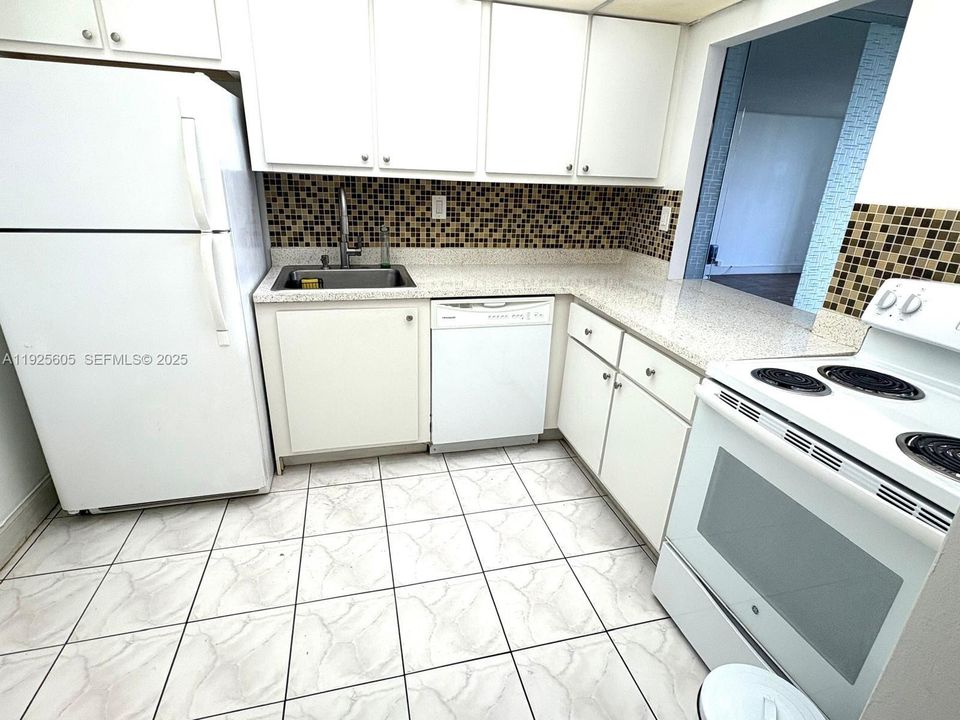 En Venta: $218,000 (1 camas, 1 baños, 915 Pies cuadrados)