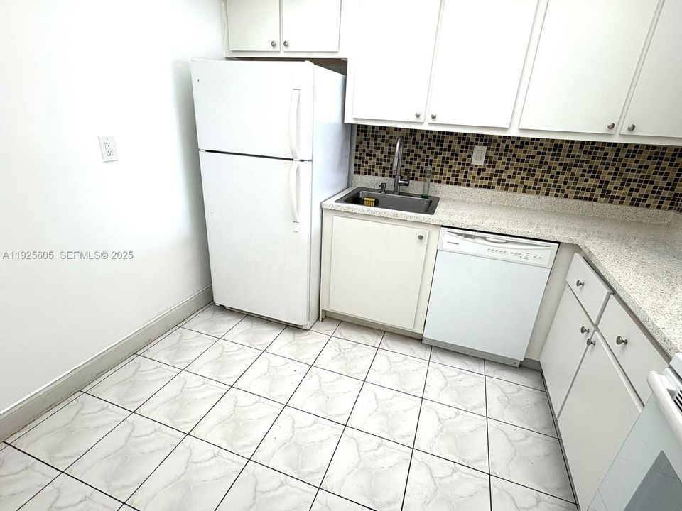 En Venta: $218,000 (1 camas, 1 baños, 915 Pies cuadrados)