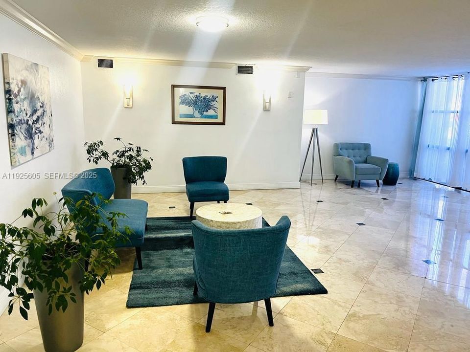 En Venta: $218,000 (1 camas, 1 baños, 915 Pies cuadrados)