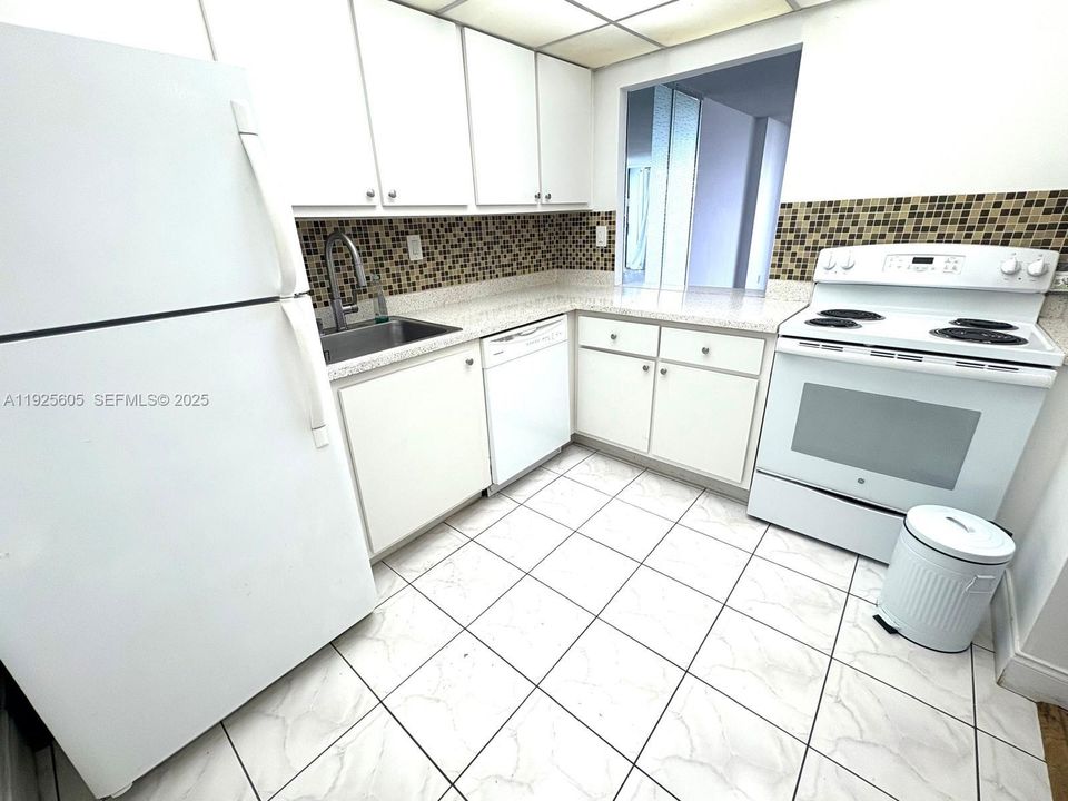 En Venta: $218,000 (1 camas, 1 baños, 915 Pies cuadrados)