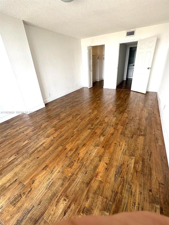 En Venta: $218,000 (1 camas, 1 baños, 915 Pies cuadrados)