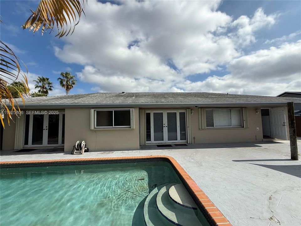 En Renta: $4,500 (4 camas, 2 baños, 1848 Pies cuadrados)