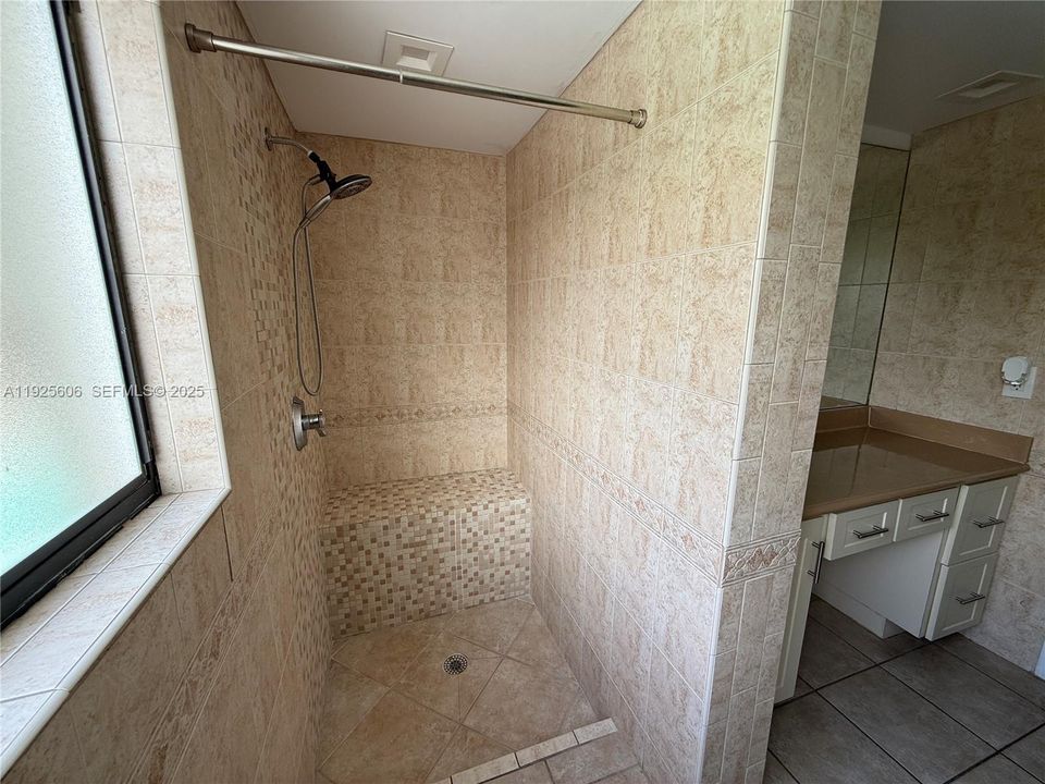 En Renta: $4,500 (4 camas, 2 baños, 1848 Pies cuadrados)