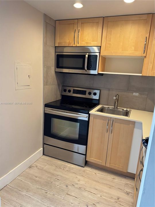 For Rent: $1,800 (0 beds, 1 baths, 443 Square Feet)
