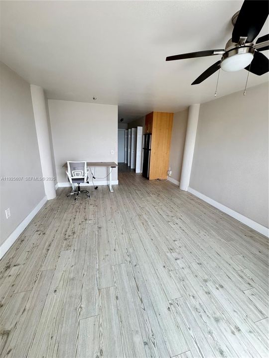 For Rent: $1,800 (0 beds, 1 baths, 443 Square Feet)