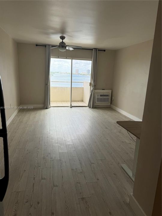 For Rent: $1,800 (0 beds, 1 baths, 443 Square Feet)