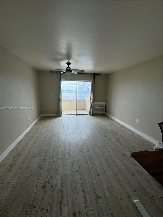 For Rent: $1,800 (0 beds, 1 baths, 443 Square Feet)