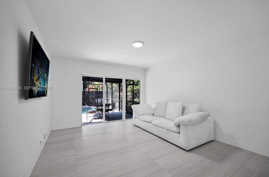 На продажу: $748,000 (3 спален, 2 ванн, 1332 Квадратных фут)