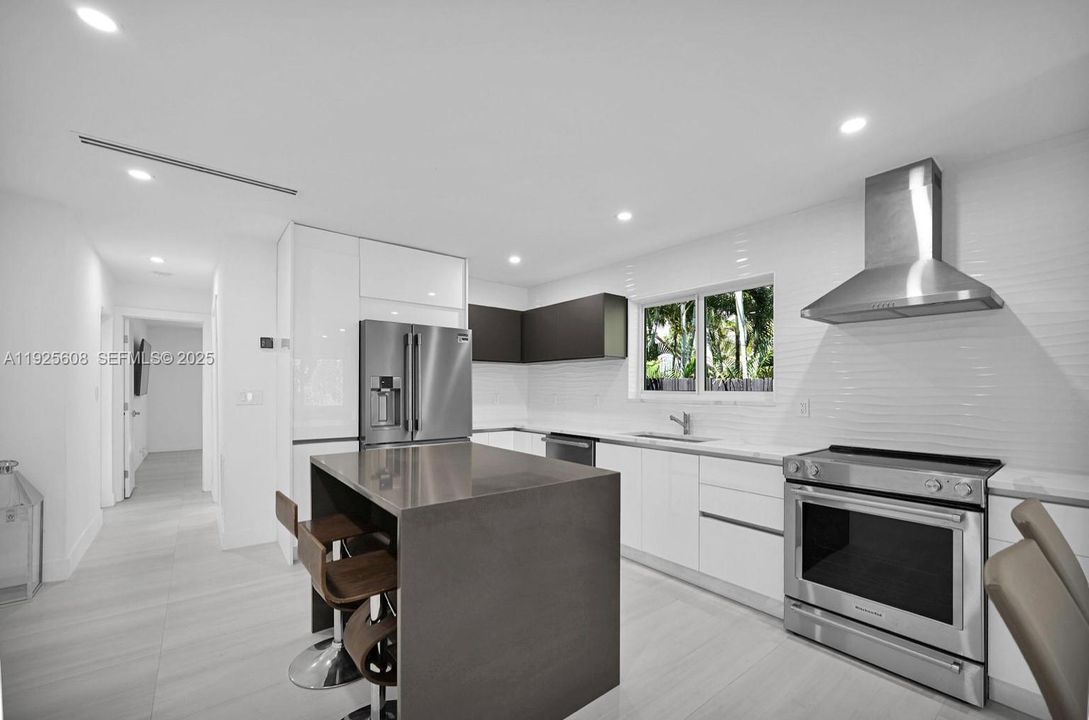 На продажу: $748,000 (3 спален, 2 ванн, 1332 Квадратных фут)