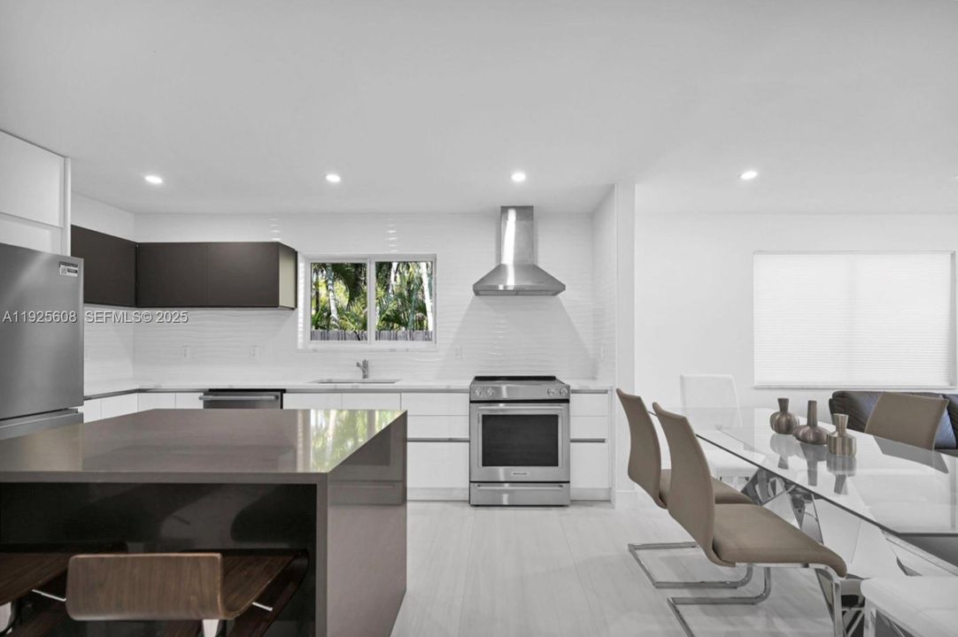 На продажу: $748,000 (3 спален, 2 ванн, 1332 Квадратных фут)