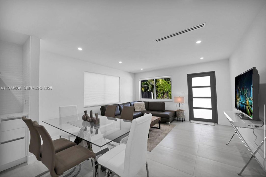 На продажу: $748,000 (3 спален, 2 ванн, 1332 Квадратных фут)