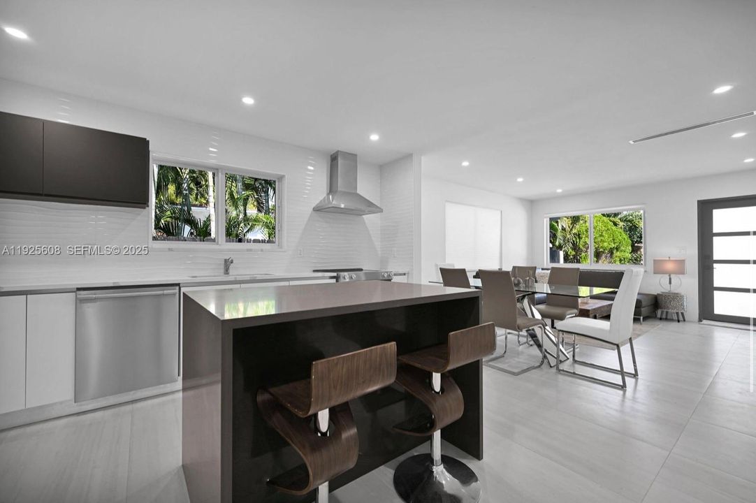 На продажу: $748,000 (3 спален, 2 ванн, 1332 Квадратных фут)