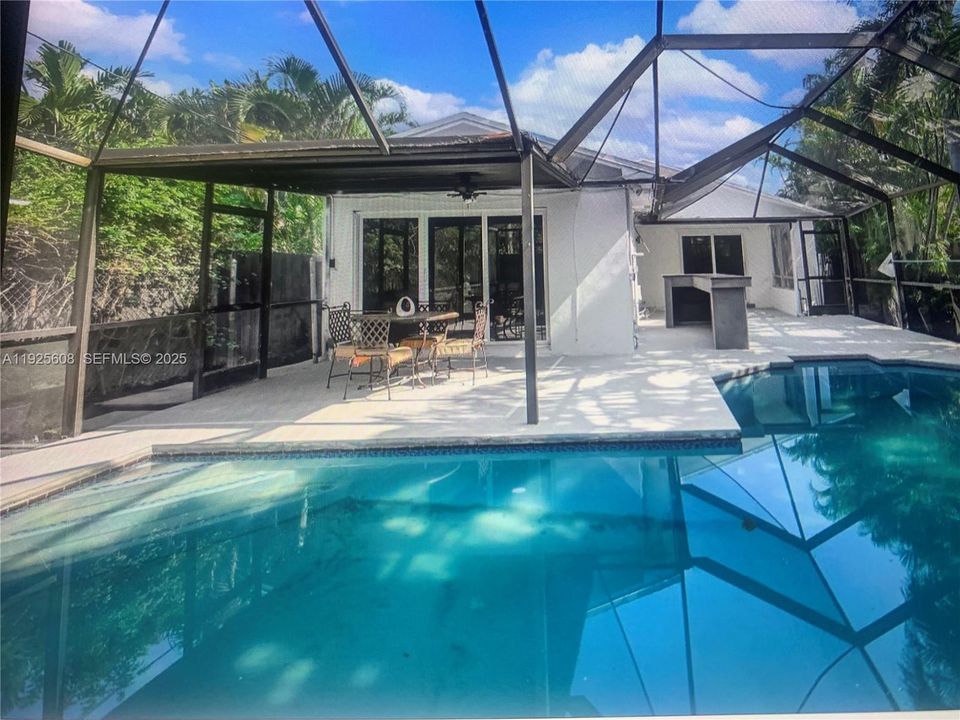 На продажу: $748,000 (3 спален, 2 ванн, 1332 Квадратных фут)