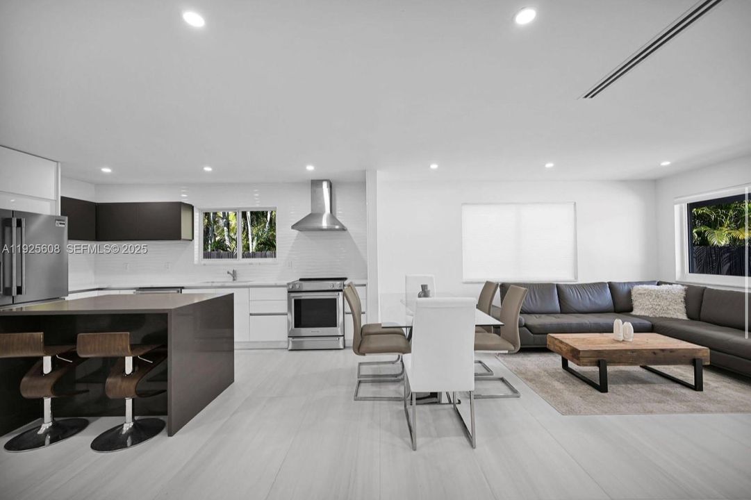 На продажу: $748,000 (3 спален, 2 ванн, 1332 Квадратных фут)