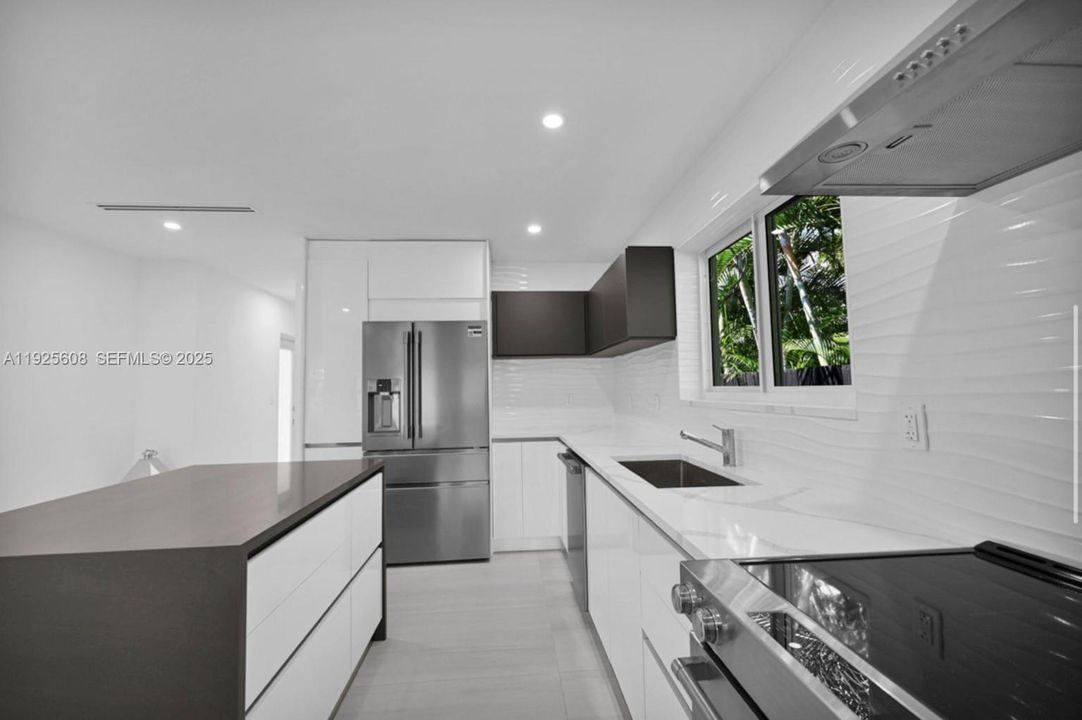 На продажу: $748,000 (3 спален, 2 ванн, 1332 Квадратных фут)