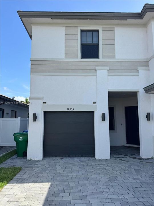 出租: $6,600 (5 贝兹, 5 浴室, 3381 平方英尺)